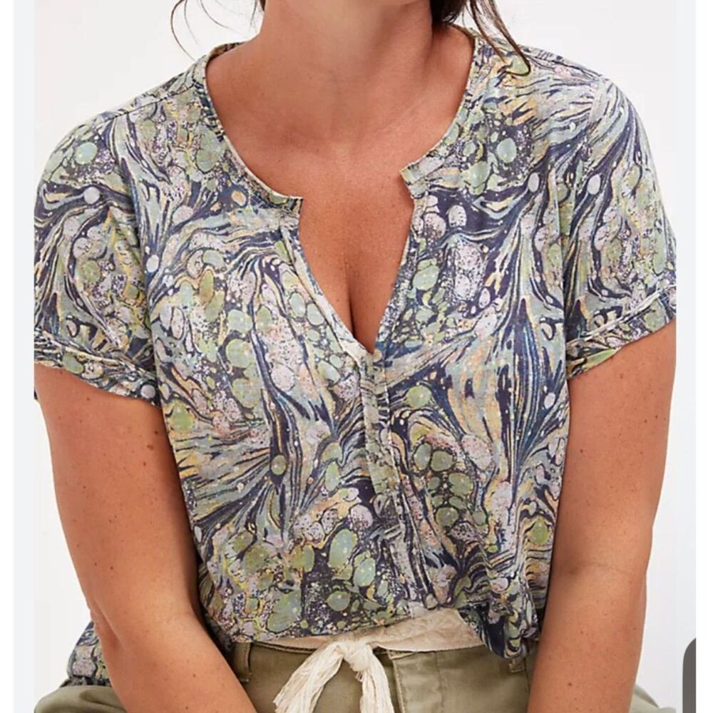Anthropologie Sliced V-Neck Abstract Printed T-Shirt Small